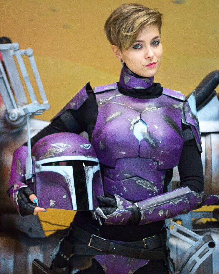 Female Mandalorian3